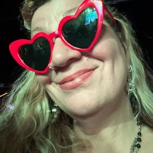 Meet your Posher, Posh